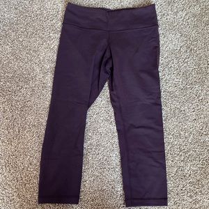 Lululemon Size 6 Maroon 3/4 Leggings.